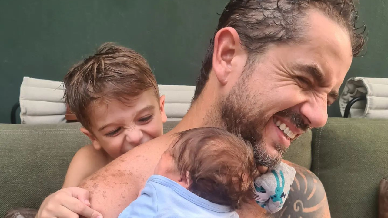 Felipe Andreoli publica clique encantador com os filhos, Rocco e Leon