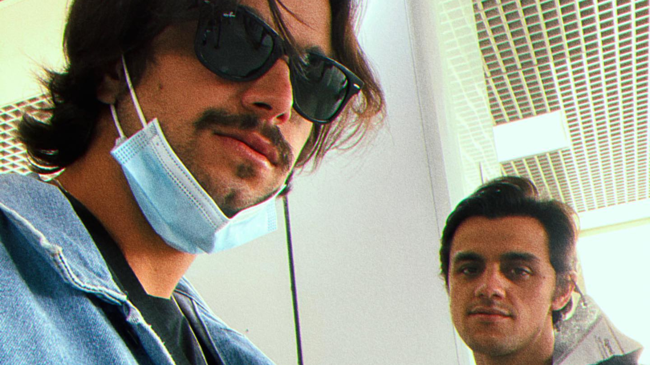 Felipe Simas rasga elogios ao irmão Rodrigo Simas: ”As coisas são leves perto dele”