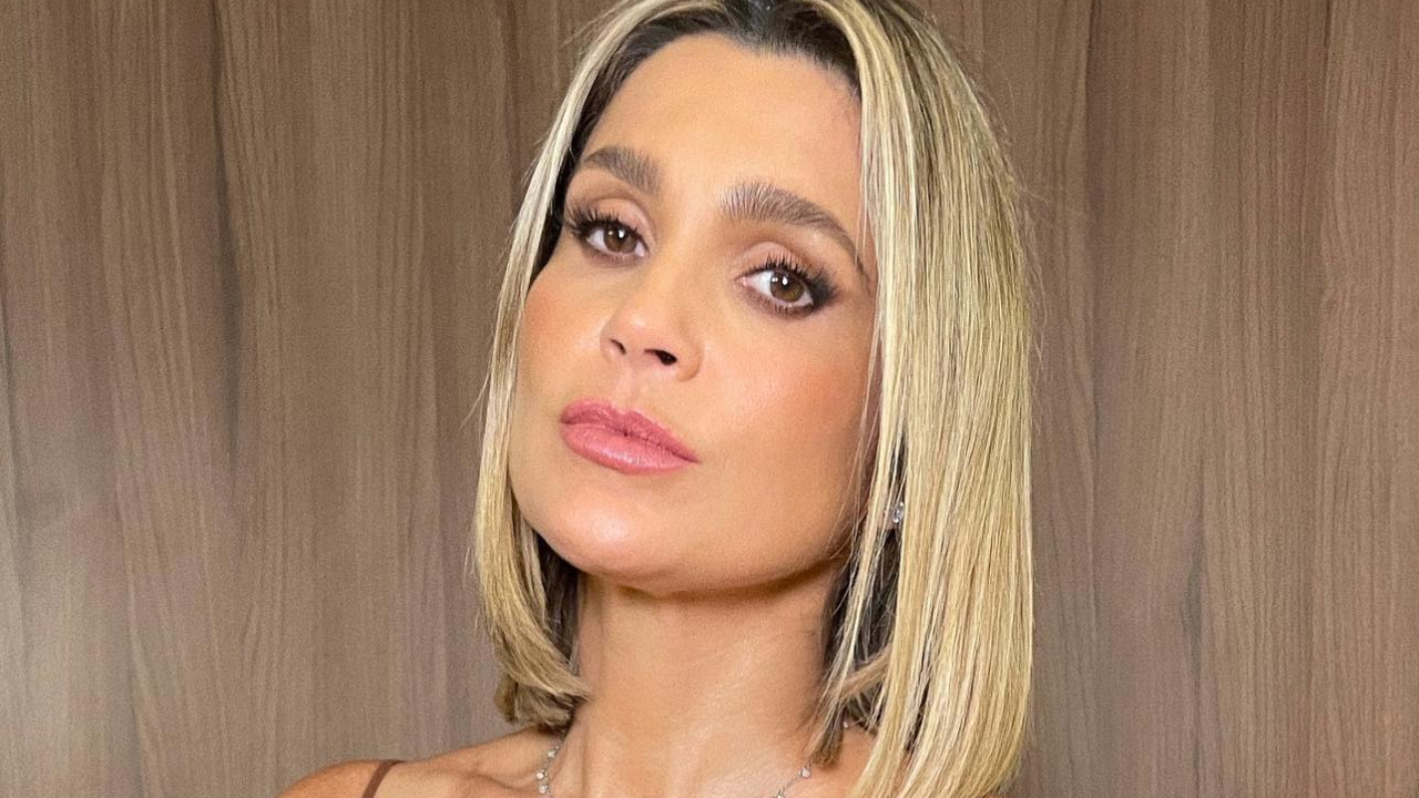 Flávia Alessandra exibe curvas em micro-vestido fendado e ganha elogios: ”Mulher maravilhosa”