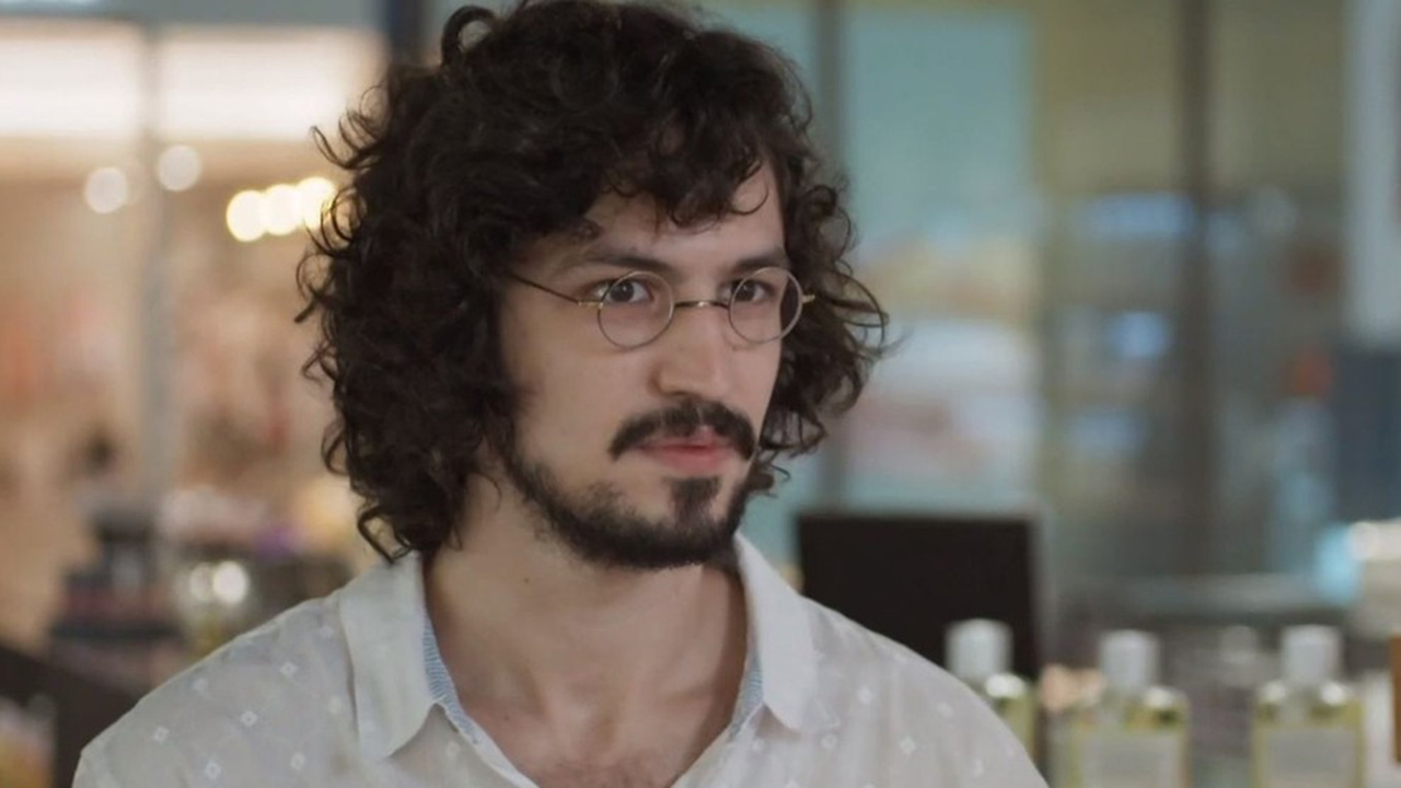Gabriel Leone viverá Ney Matogrosso em próxima série do Globoplay