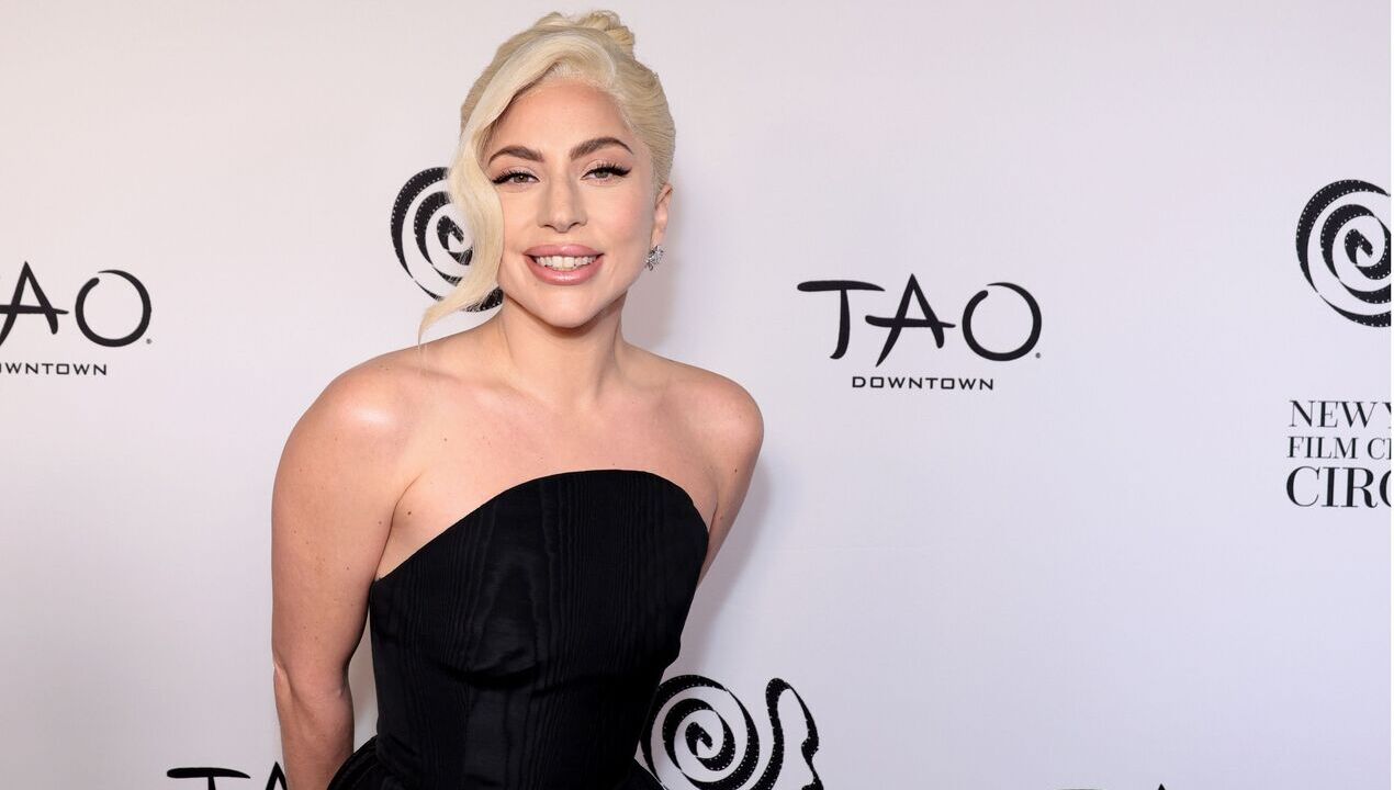 Em premiação de Nova York, Lady Gaga rouba a cena e esbanja beleza com look preto