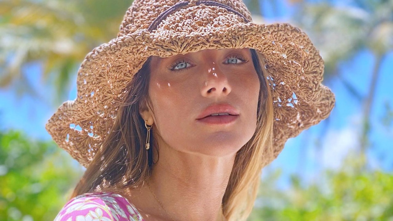 De biquíni fio dental, Giovanna Ewbank curte banho de cachoeira no rancho da família: ”Que perfeição”