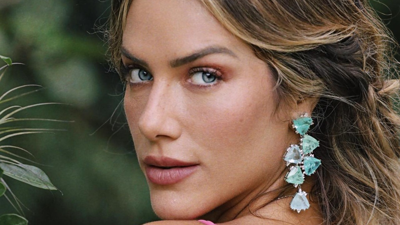 Giovanna Ewbank mostra novo visual para personagem: ”Tô me achando”