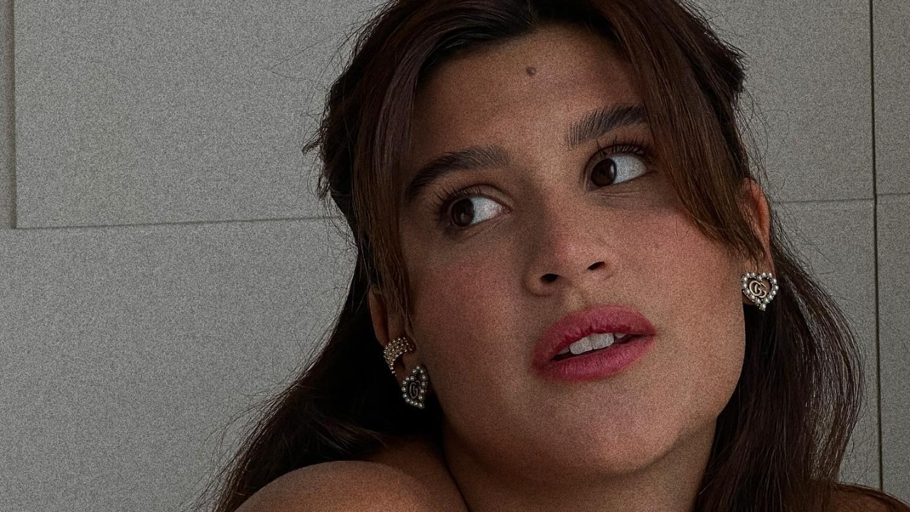 De top, filha de Flávia Alessandra deixa barriga à mostra e encanta: ”Linda e estilosa”
