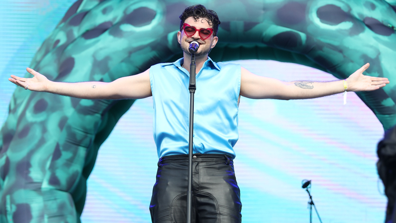 Com polvo no palco, Jão faz seu primeiro show no Lollapalooza