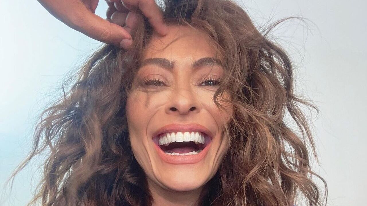 No ‘Caldeirão’, Juliana Paes rouba a cena ao apostar em look com sutiã
