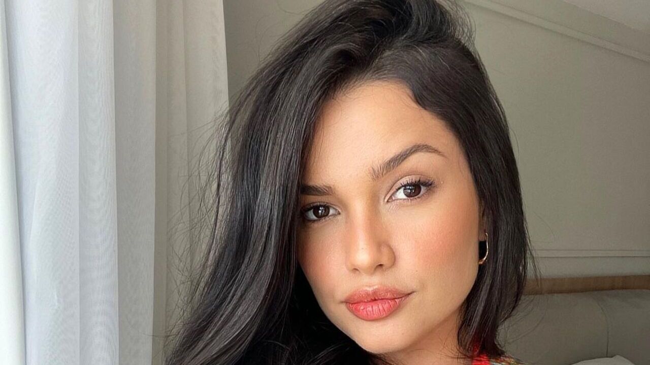 Juliette brinca ao aparecer quase sem roupa: ”Uepa”
