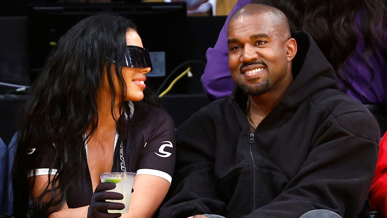 Kanye West presenteia nova namorada com bolsa rara de luxo avaliada em R$ 1,3 milhão