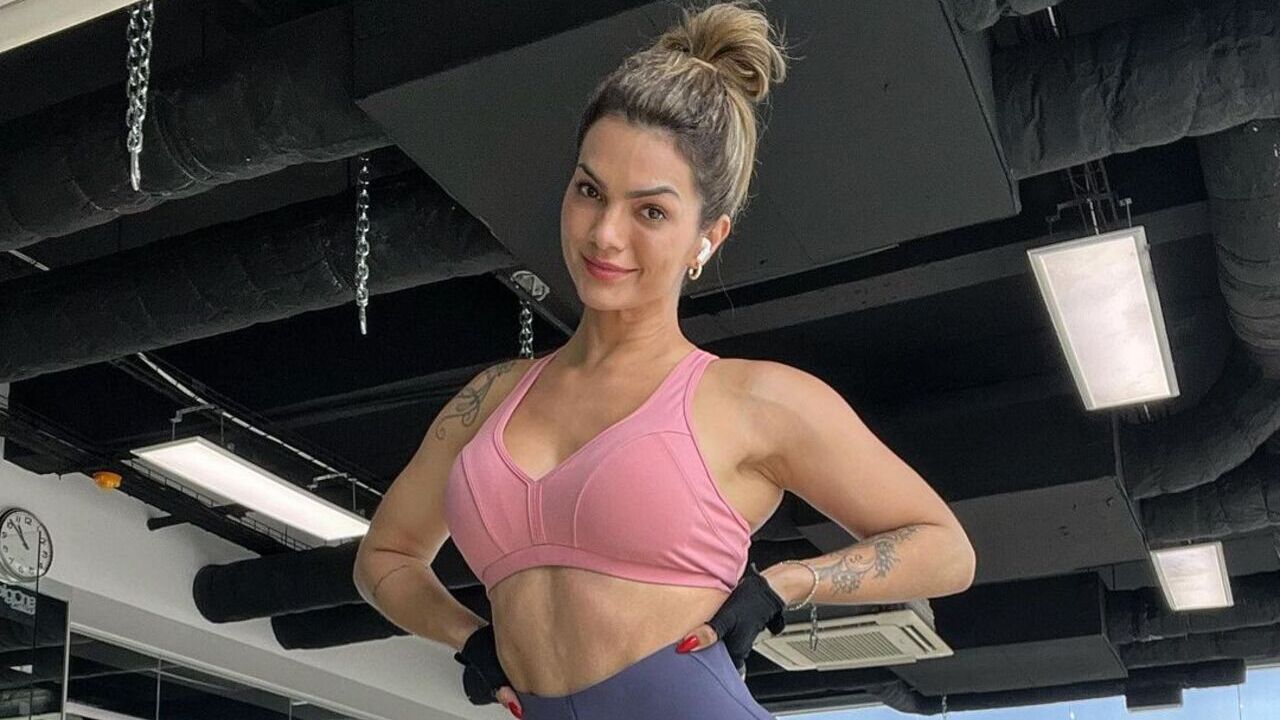 Kelly Key treina de biquíni e impressiona com corpaço sarado à mostra