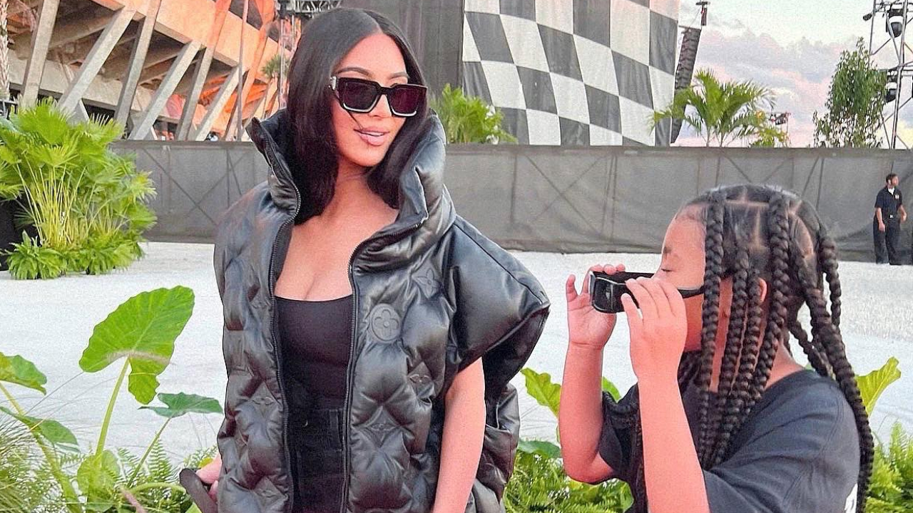 Filha de Kim Kardashian e Kanye West solta a voz e surpreende a web: ”Ícone”