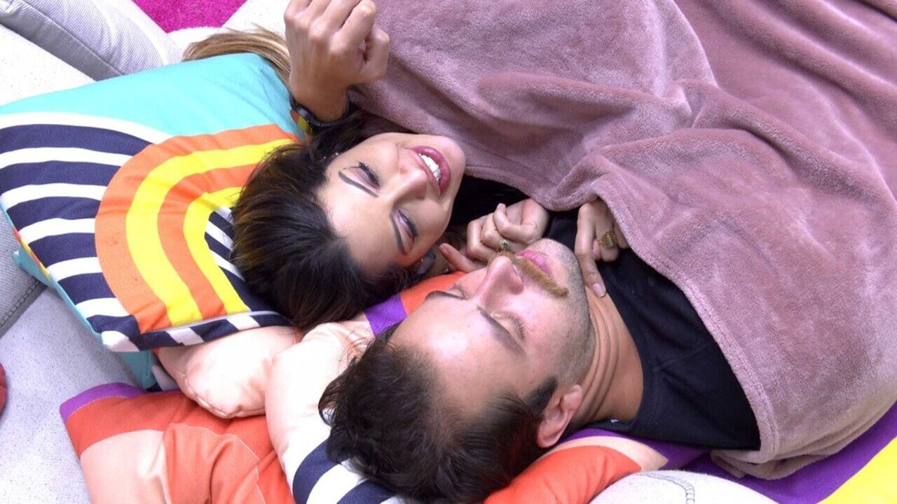 BBB 22: Laís reflete com Gustavo: ”Tem que descobrir um Paredão que o Arthur sai”