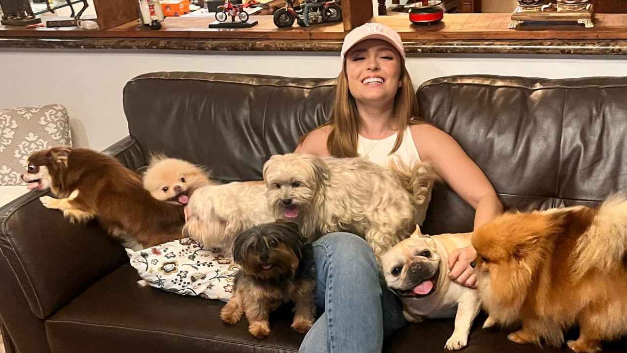 Larissa Manoela publica fotos com os seus ‘filhos de quatro patas’ e encanta: ”Que lindos”