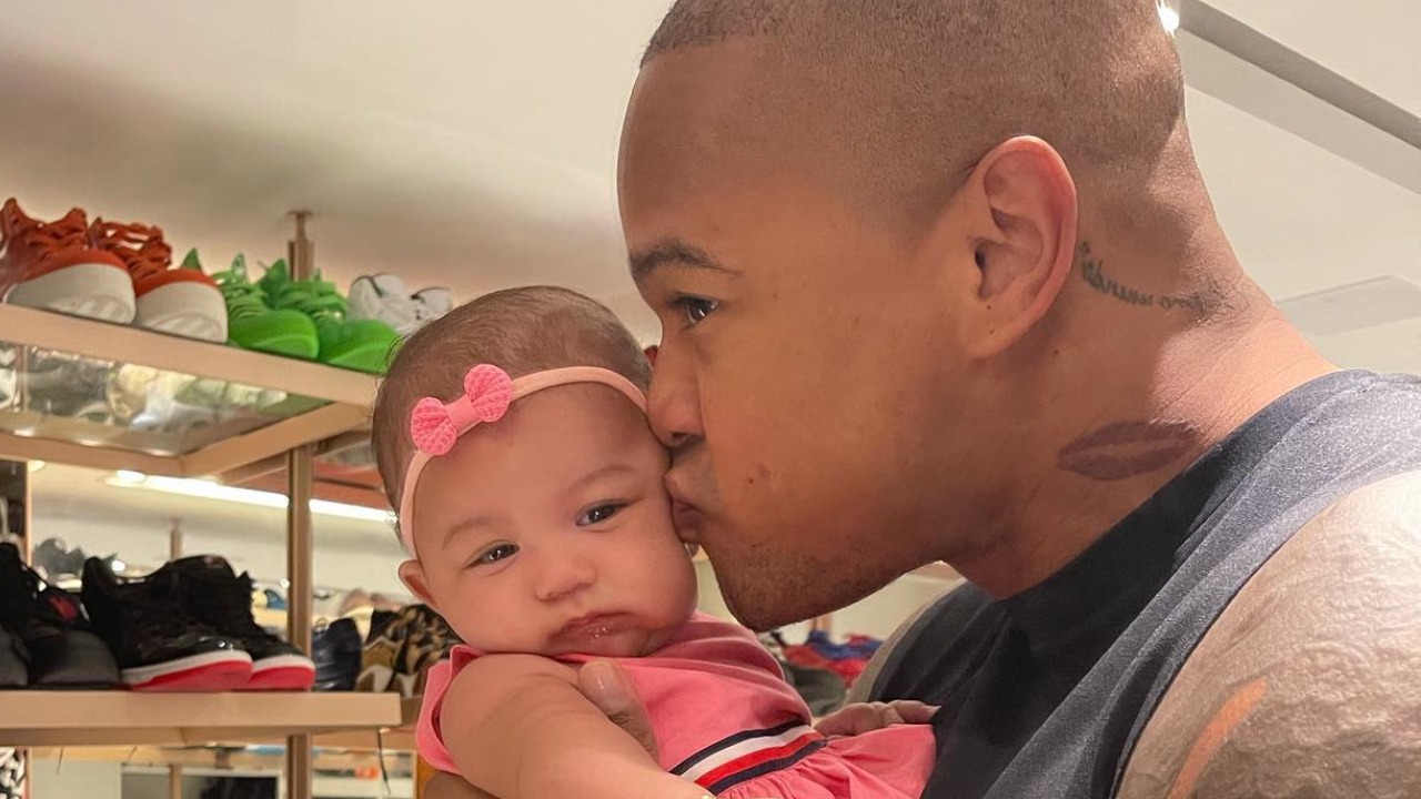 Léo Santana publica vídeo da filha curtindo uma festinha em família: ”Será que vai gostar da resenha?”