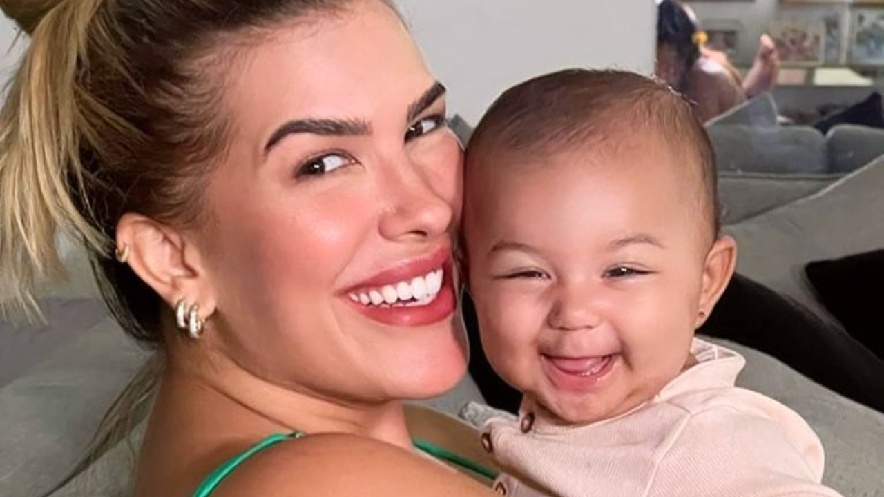 Lore Improta celebra 6 meses de Liz com ensaio divertido: ”Feirinha da Liz”