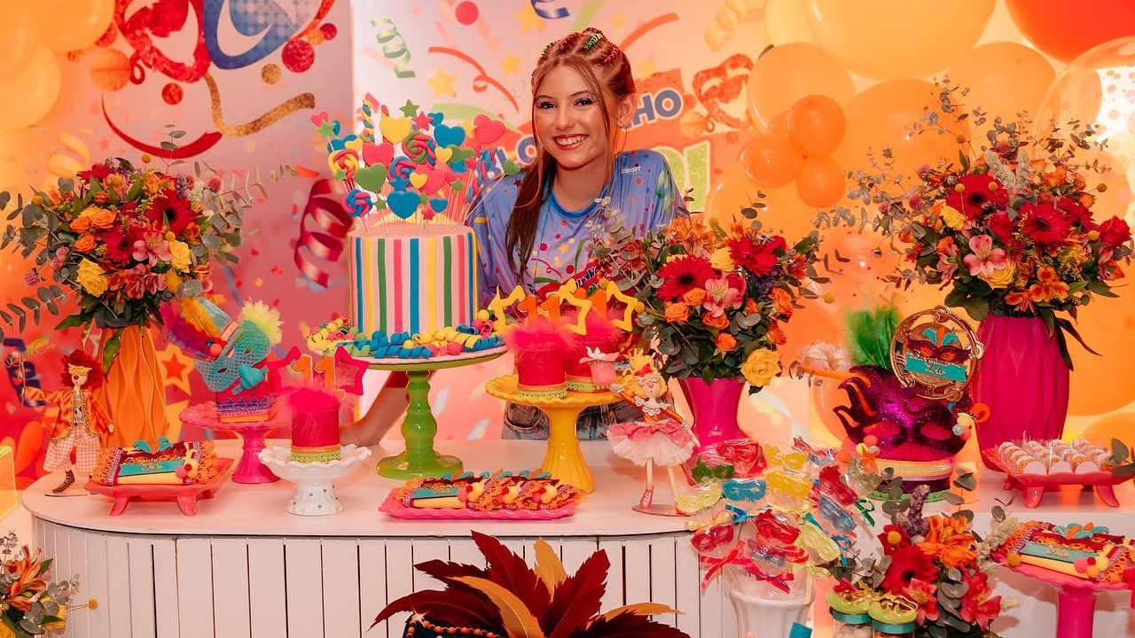 Lorena Queiroz pula Carnaval com a família: ”Bloquinho da Lolo”