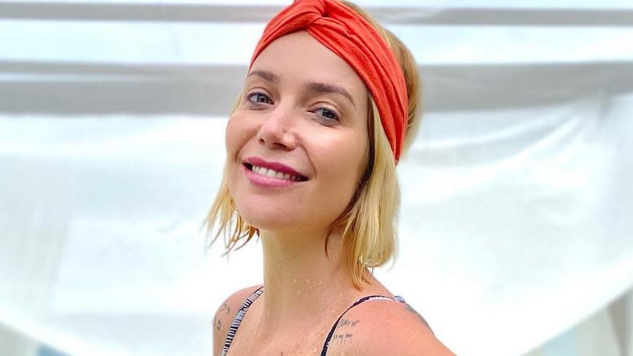 Luiza Possi surge de lingerie vermelha e fala sobre autoestima após ser mãe