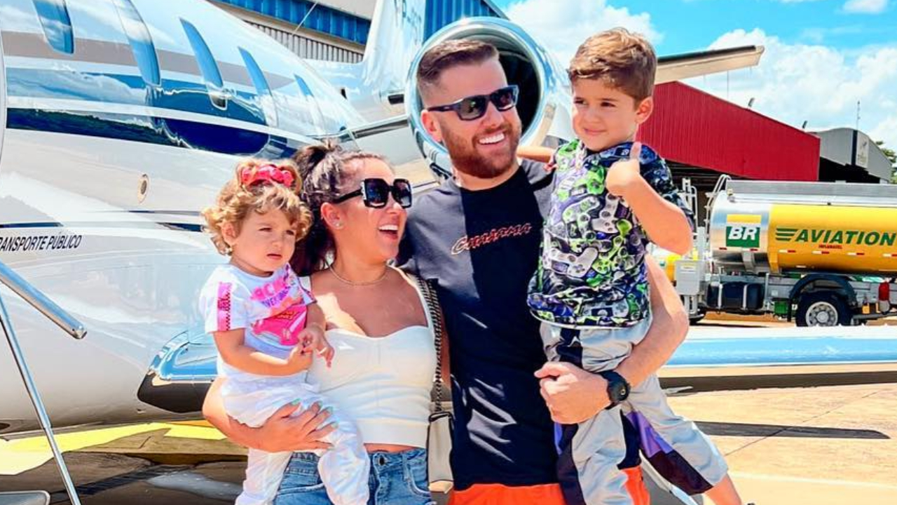Natália Toscano e Zé Neto aproveitam mini férias com os filhos na praia