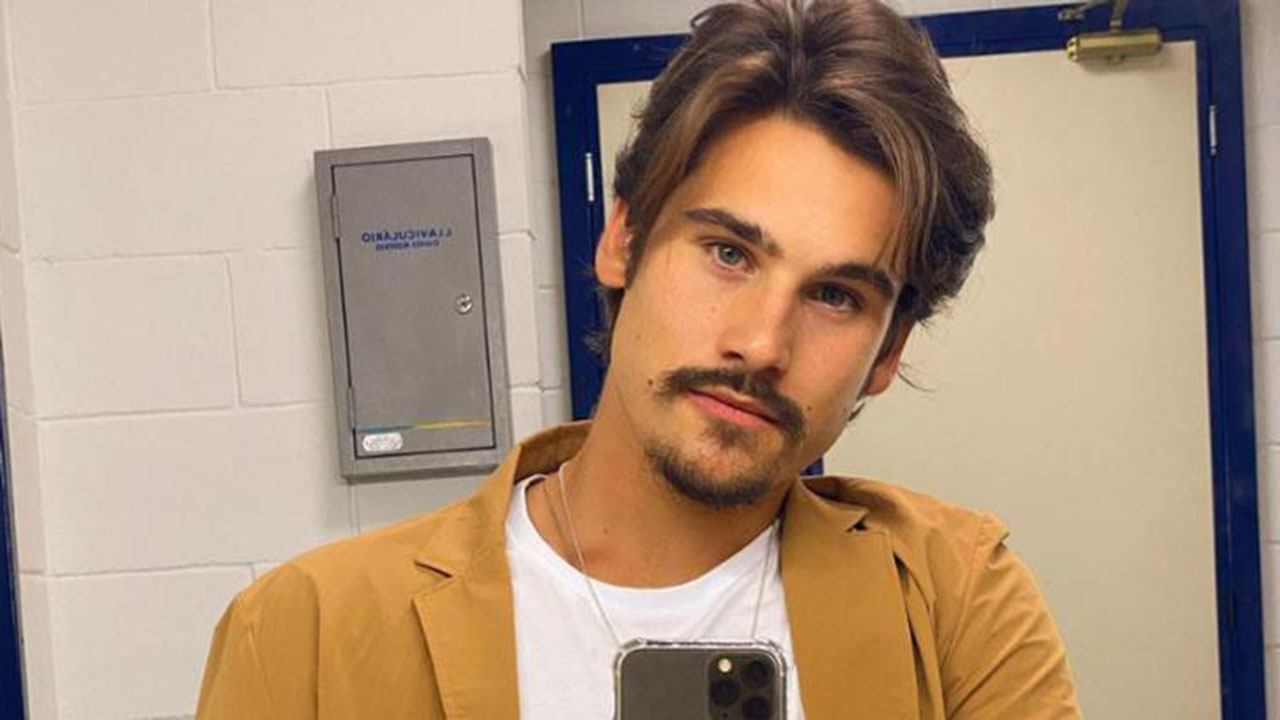 Nicolas Prattes renova contrato com a Globo e estará em novela e série