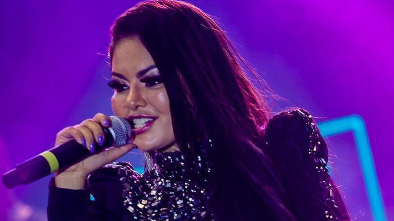 Paulinha Abelha recebe homenagem emocionante do Calcinha Preta no ‘Encontro’: ”Cada show é uma saudade”