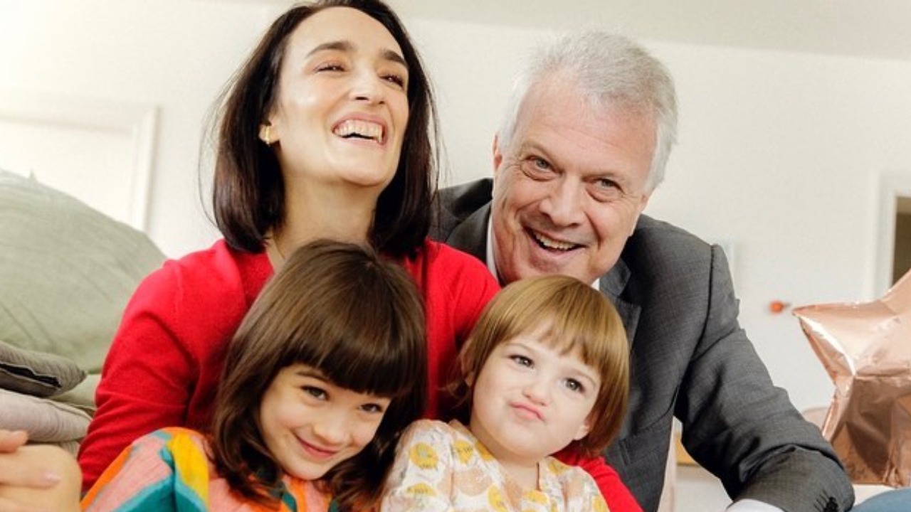 Pedro Bial completa 64 anos e ganha homenagem da esposa: ”Viva esse cara incrível!”