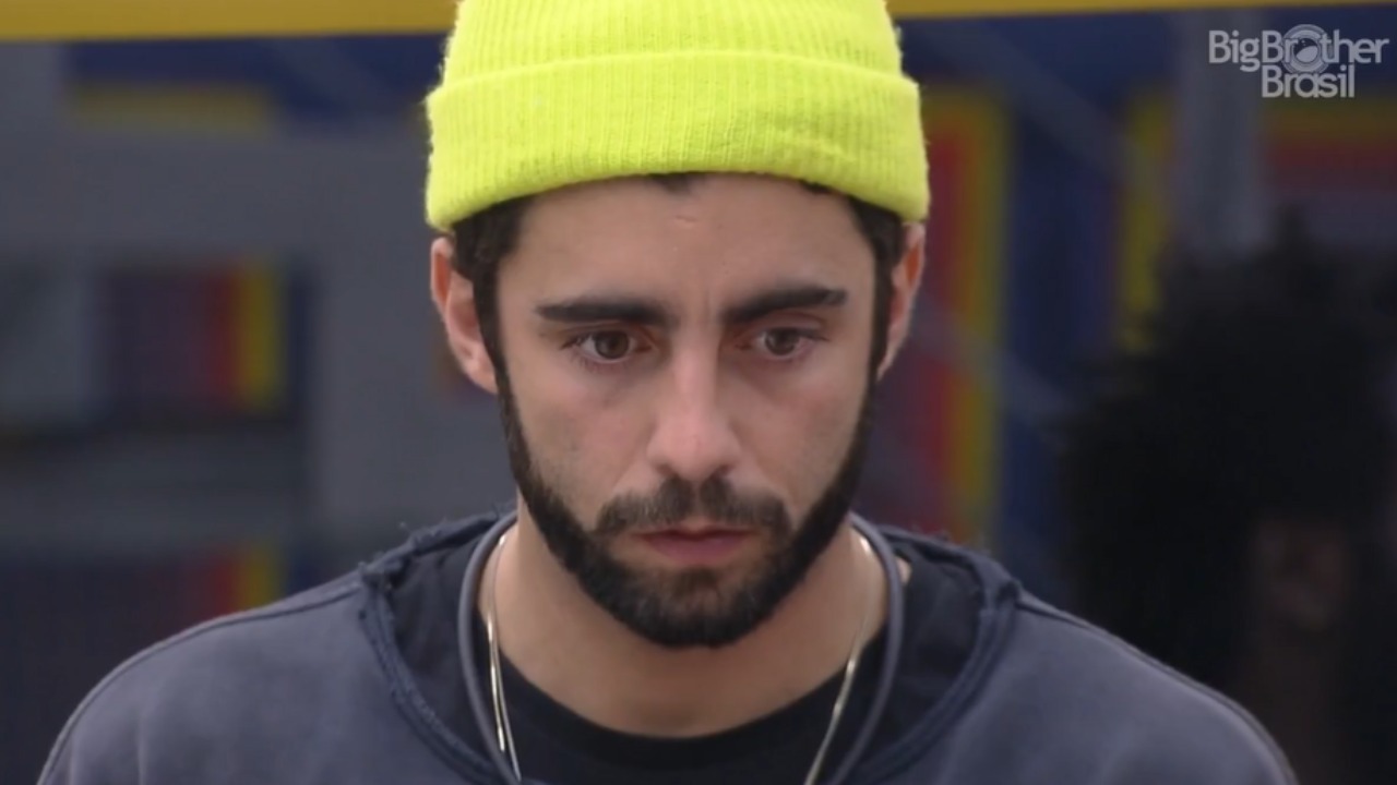 BBB 22: Meme pronto! Pedro Scooby tem ‘apagão’ enquanto Douglas Silva canta ‘Because I Got High’