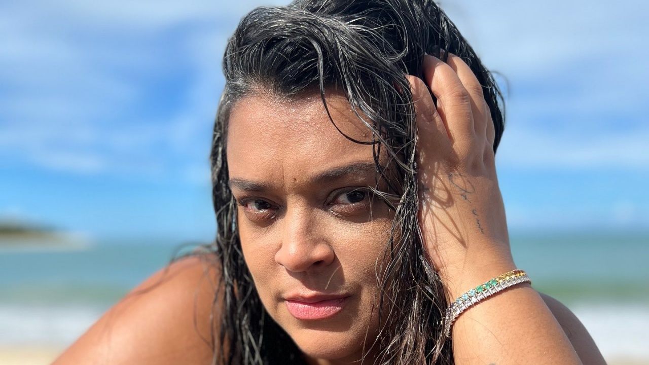 Preta Gil posta fotos de biquíni e se despede do verão: ”Estação que eu tanto amo”