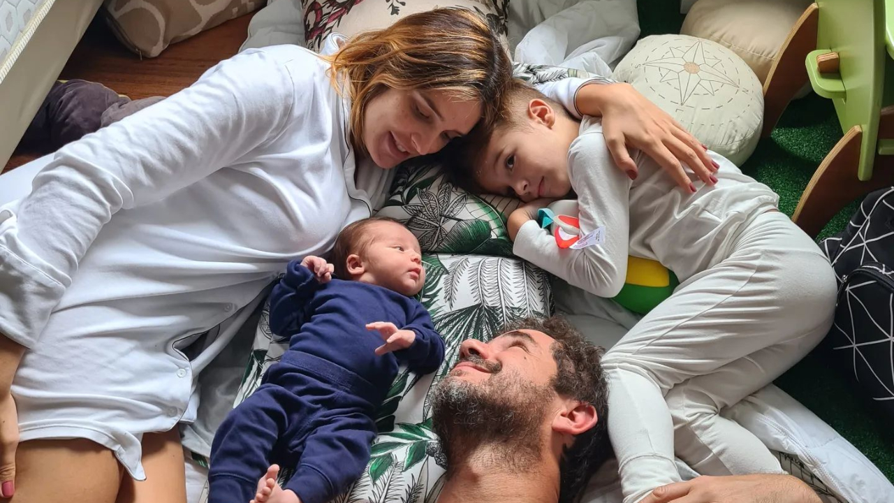 Rafa Brites publica foto mostrando maternidade real e brinca: ”Sobre virar duas”