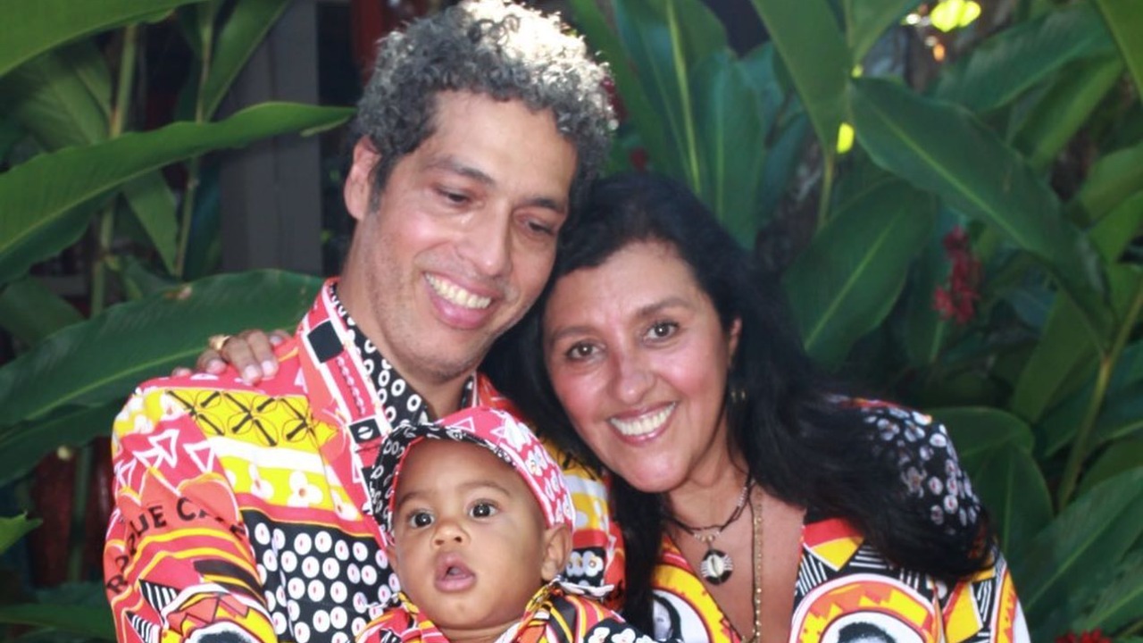 Regina Casé relembra batizado do filho, Roque, em cinco religiões: ”Show de tolerância!”