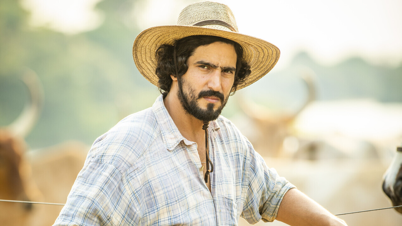 Renato Góes revela que levou Thaila Ayala ‘escondido’ para o Pantanal durante gravação da novela