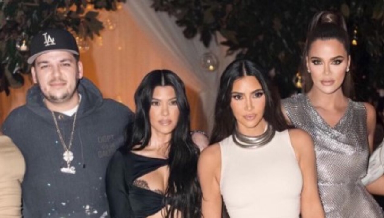 Kim e Khloé fazem posts comemorando o aniversário do irmão Rob Kardashian