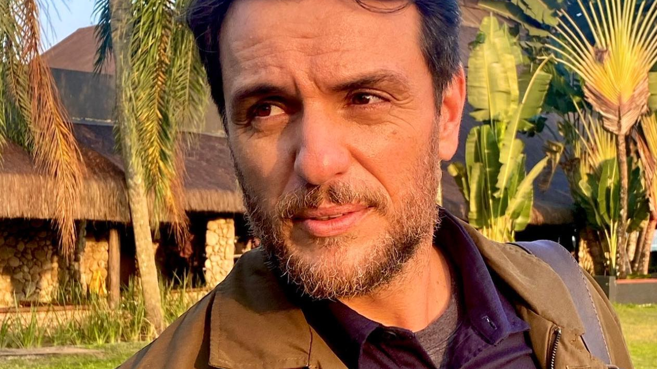 Rodrigo Lombardi celebra sucesso da primeira semana do musical ‘Sweeney Todd’