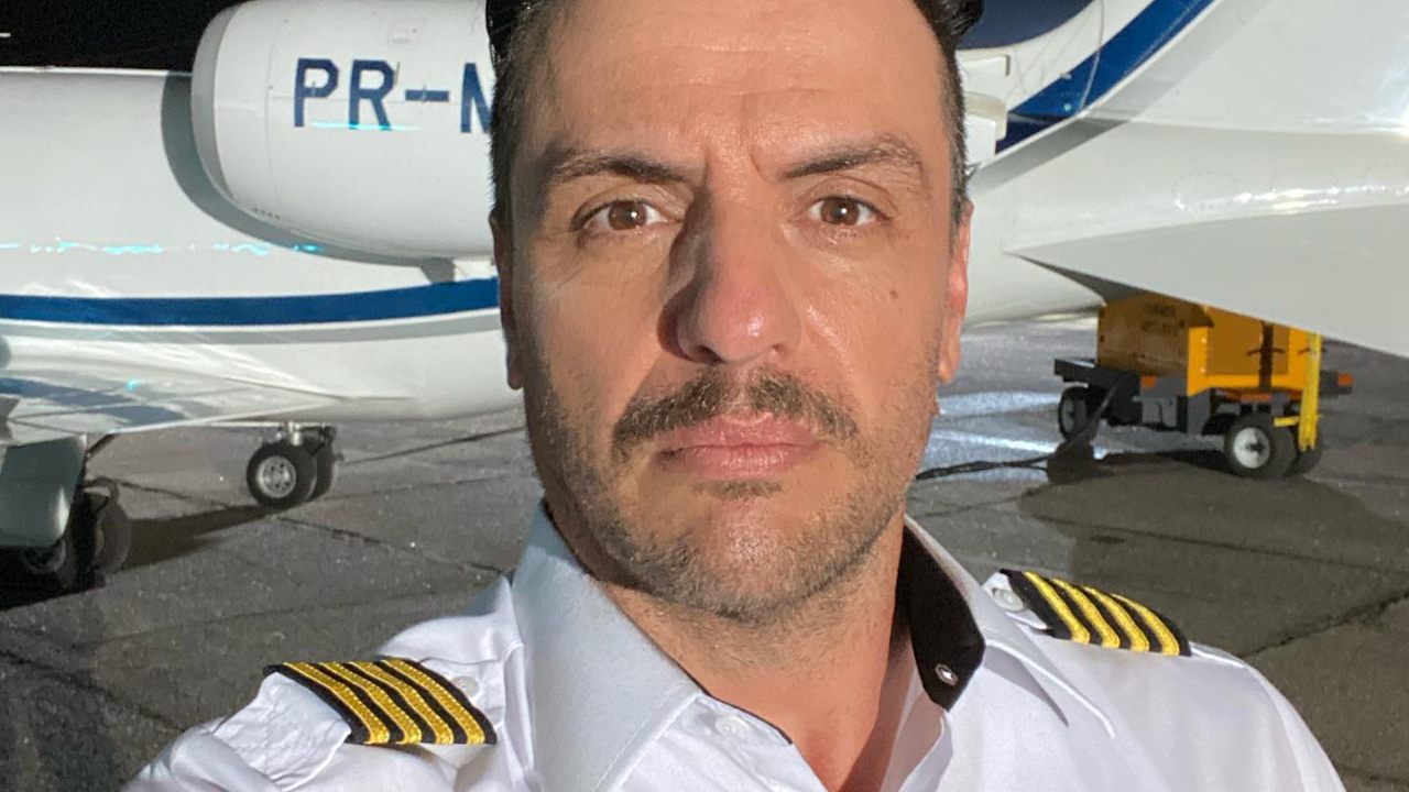 Rodrigo Lombardi relembra Alex, de ‘Verdades Secretas’, e web reage: ”Terceira temporada?”