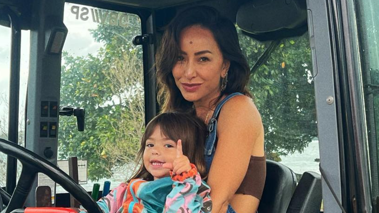 Sabrina Sato mostra reação de Zoe ao receber melancia de presente: ”Será que amou?”