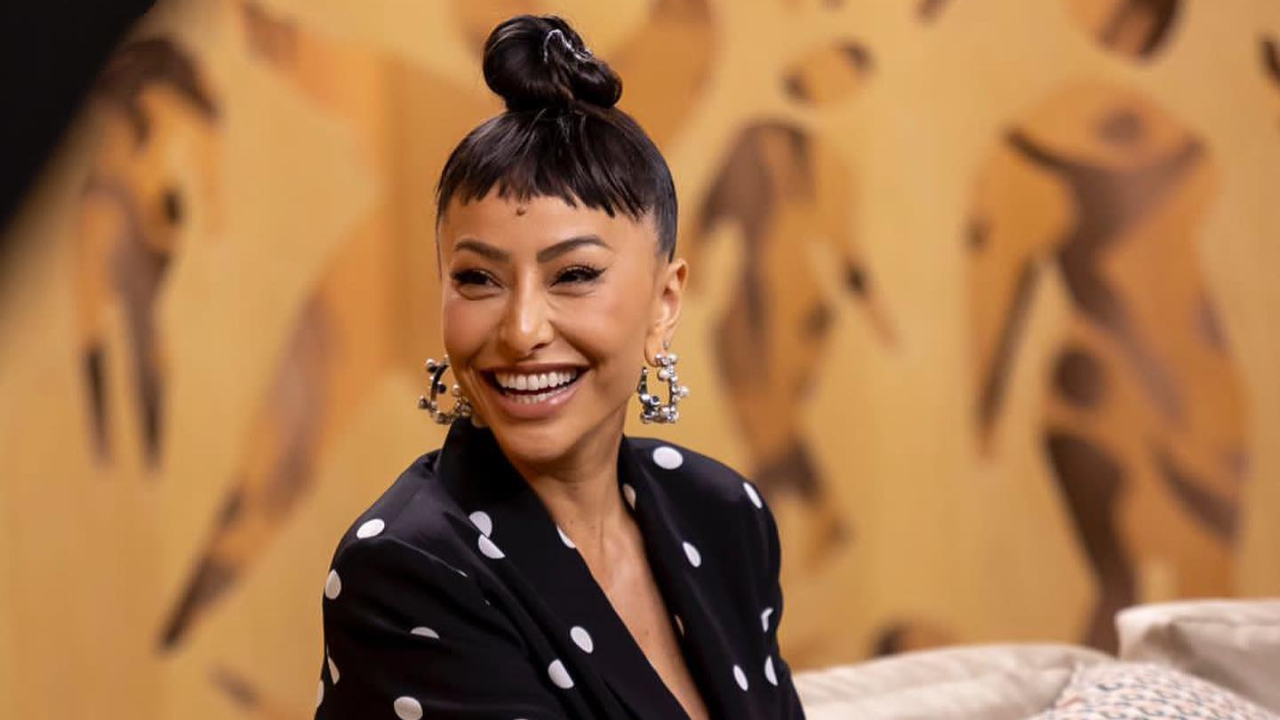 Sabrina Sato exibe bastidores da gravação do piloto de Saia Justa: ”Sorrisão no rosto e frio na barriga”