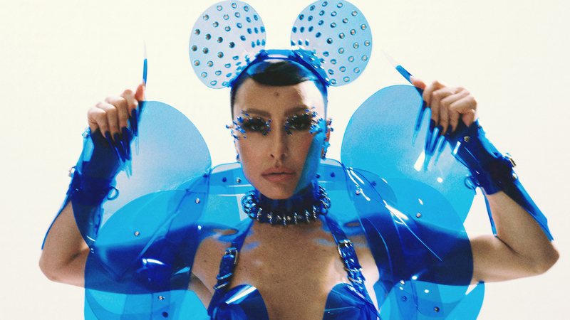 Sabrina Sato abre álbum de fotos do ensaio técnico da escola de samba Vila Isabel