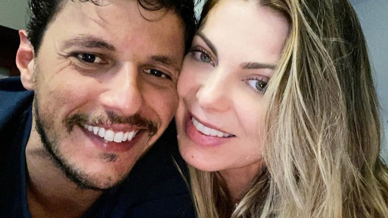 Sheila Mello exibe registro romântico do reencontro com o namorado e web reage: ”Perfeitos”