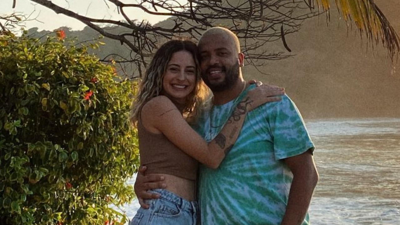 Tamy Contro e Projota surgem juntinhos em clique romântico em Fernando de Noronha