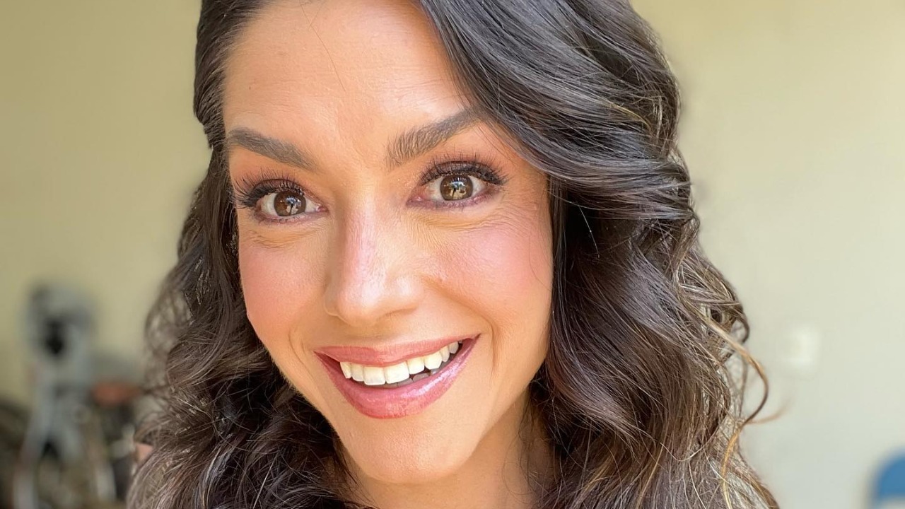 De look de ficar em casa, Thais Fersoza deixa barriguinha à mostra e impressiona