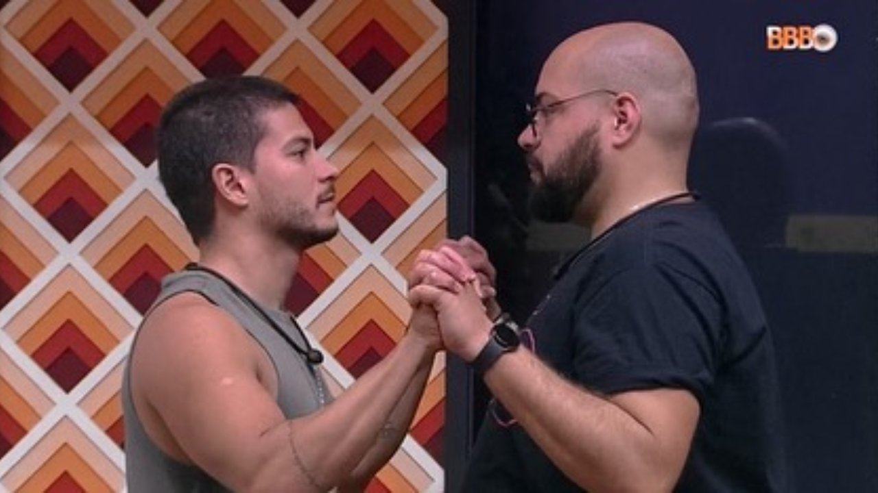 Fora do BBB 22, Tiago Abravanel celebra o aniversário de Arthur Aguiar: ”Pessoa muito especial”