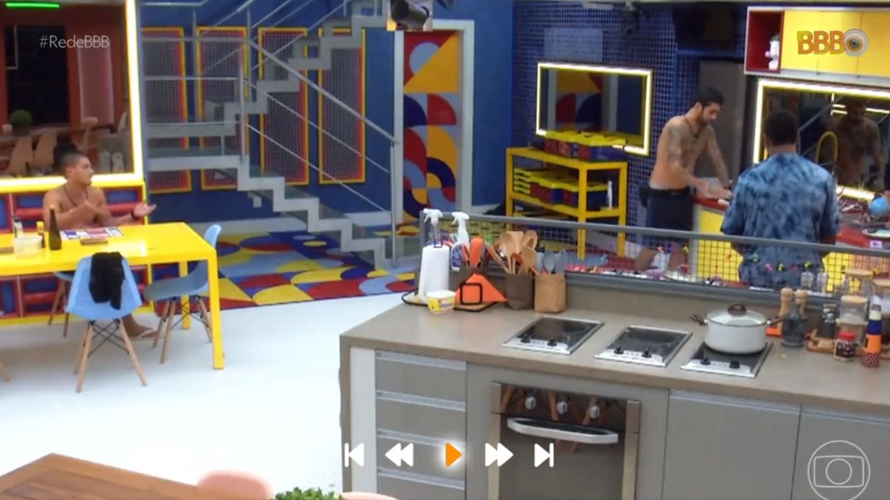 BBB 22: Produção compila vídeos desmentindo falas de Arthur Aguiar