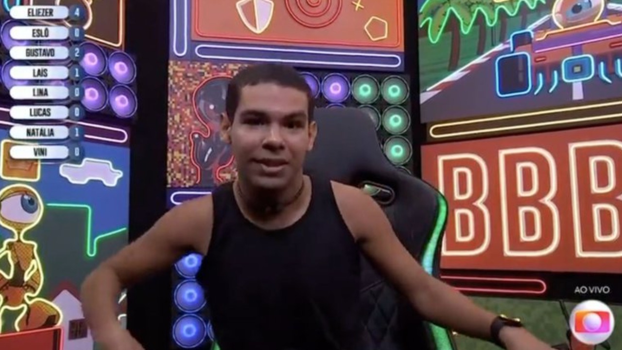 BBB 22: Forçado? Web reage a mais um tombo de Vyni durante ao vivo