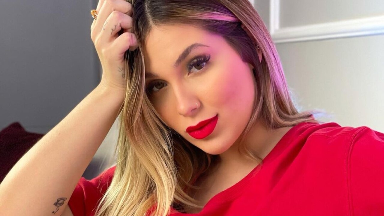 De lingerie, Virginia Fonseca mostra barriguinha de grávida: ”Dois meses”