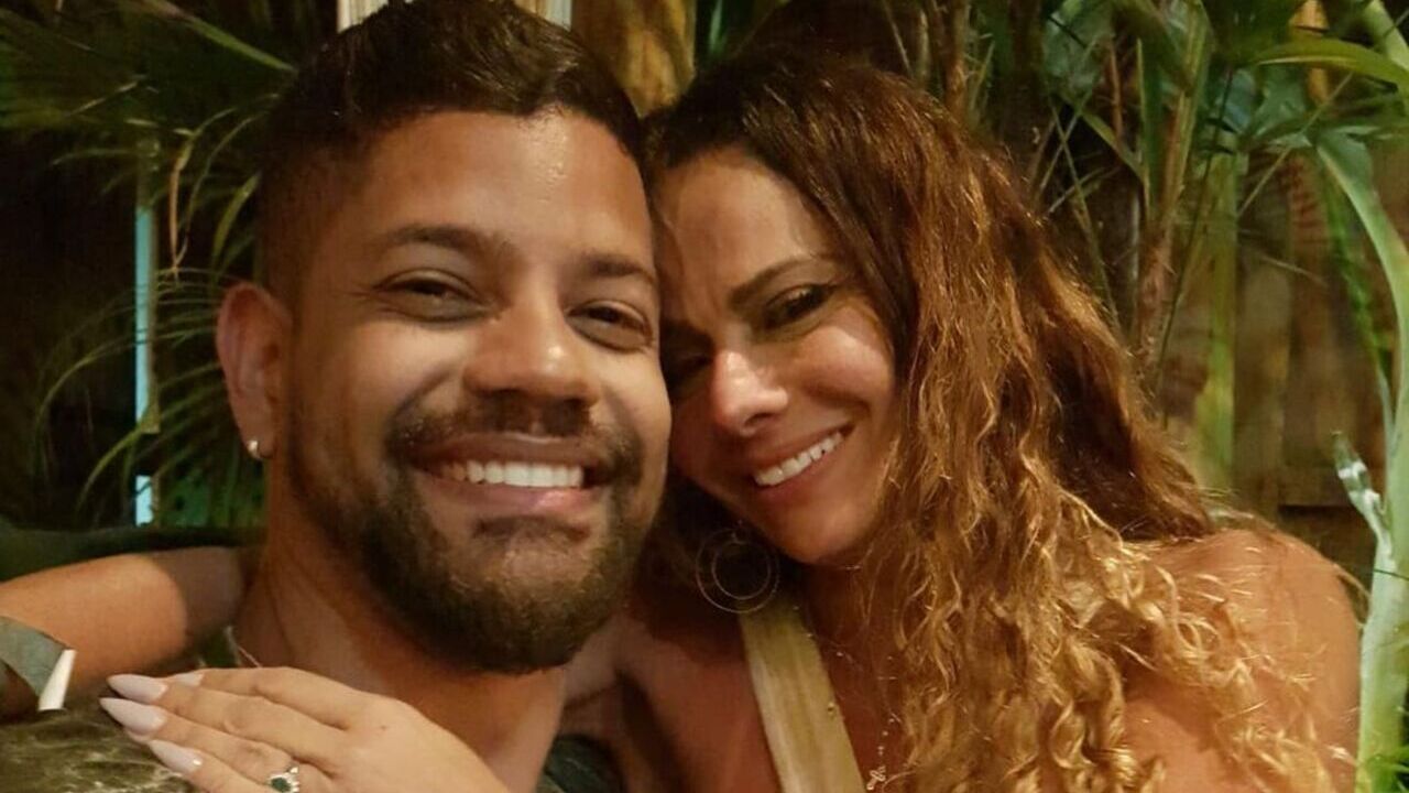 Grávida, Viviane Araújo fala sobre estar com saudade do marido