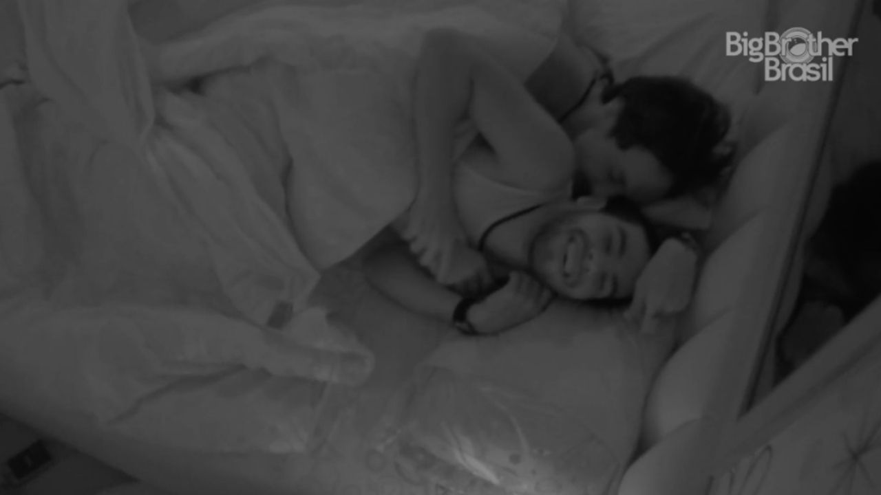 BBB 22: Emparedado, Vyni pede para Eliezer dormir de ‘conchinha’: “Faz de conta que você gosta de mim igual a Nat”