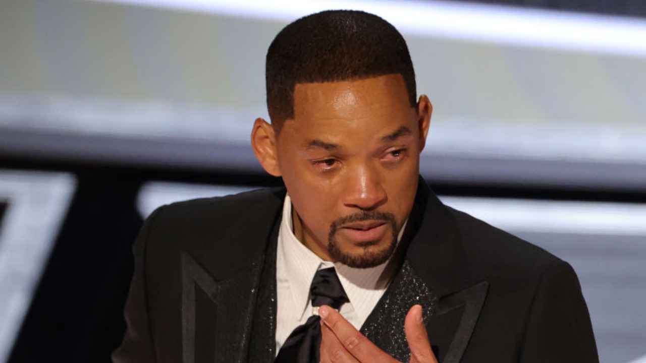 Chorando, Will Smith pede desculpas por tapa em Chris Rock durante Oscar 2022; veja a repercussão