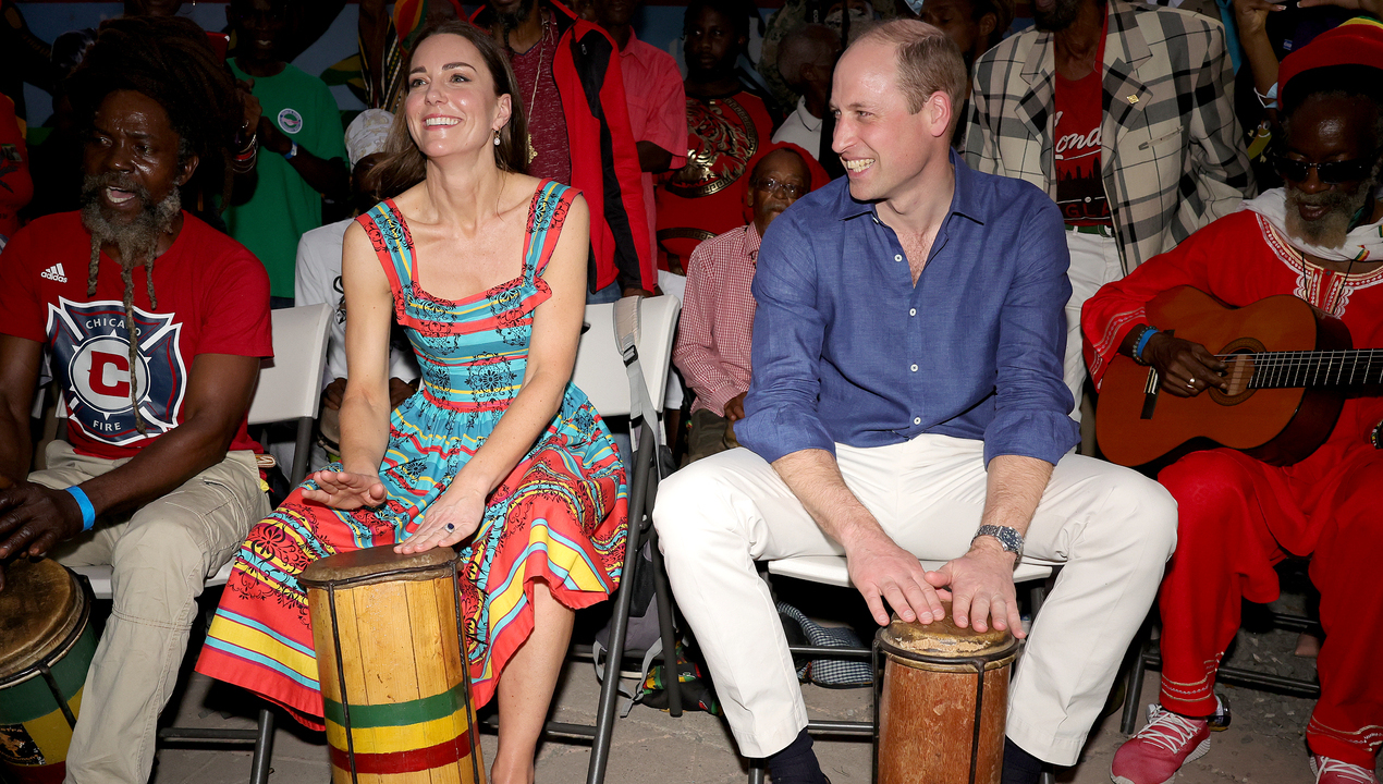 Durante turnê pelo Caribe, Príncipe William joga futebol na Jamaica e Kate Middleton discursa em escola