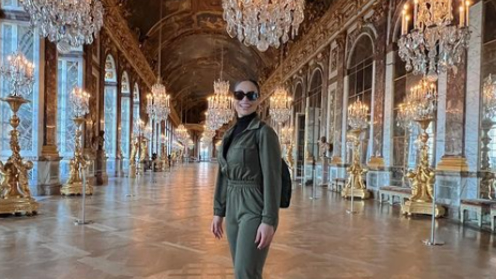 Aline Mineiro mostra detalhes de famoso ponto turístico francês