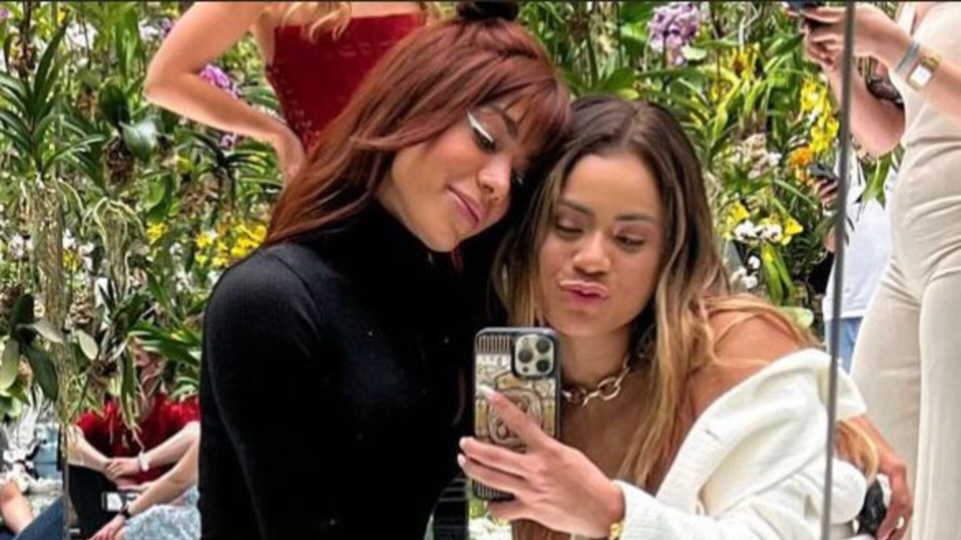 Anitta e Lexa voltam a compartilhar fotos de viagem ao Japão nas redes sociais