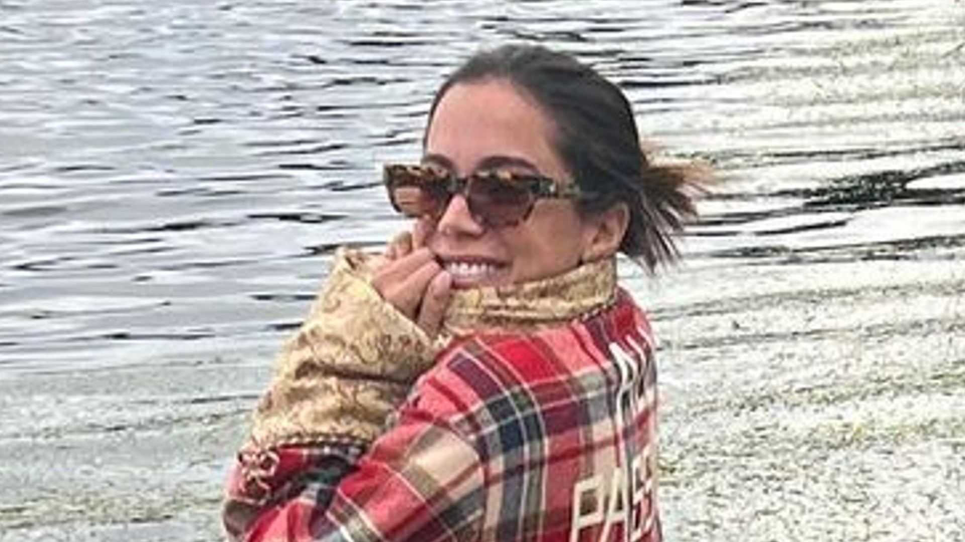 Anitta passeia em lago durante férias no Japão e compartilha as fotos: “Tão bom”