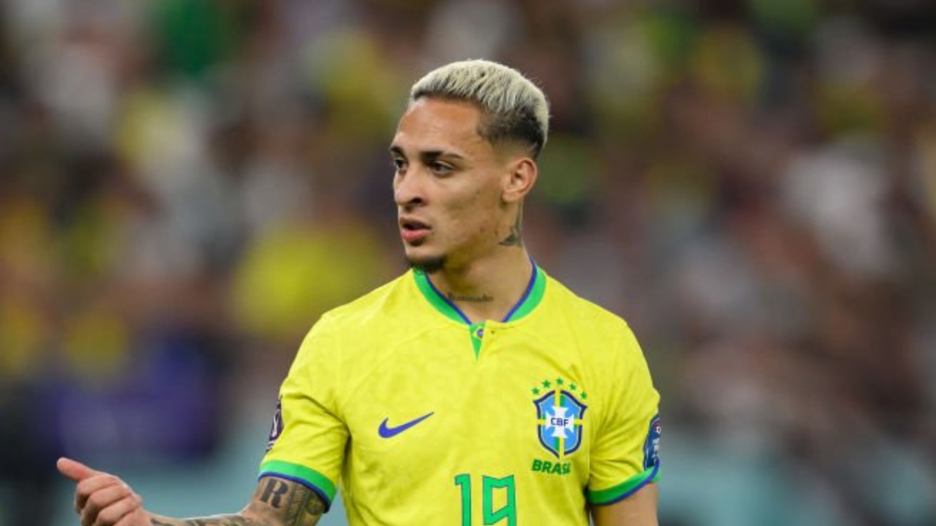 Quem é a DJ apontada como affair de Antony, atacante da Seleção Brasileira?
